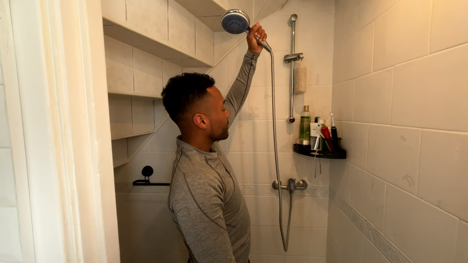 Moreno onder de douche