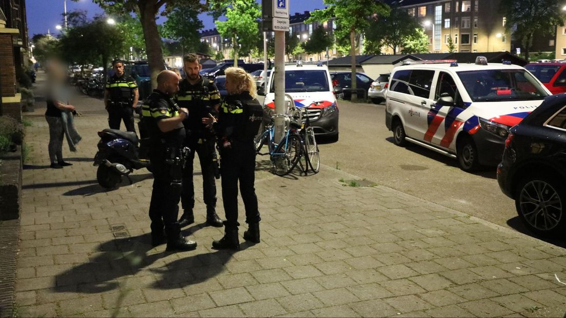 Politie ter plaatse aan de Veenendaalkade