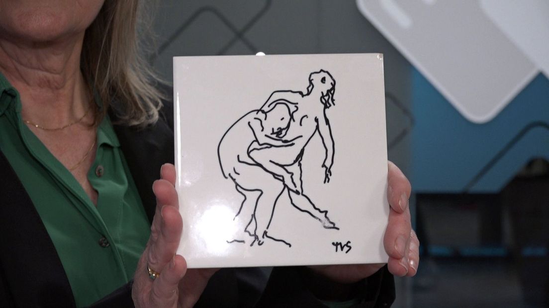De Tegel met daarop het levensmotto van choreograaf, balletdanser, beeldhouwer en decorontwerper Toer van Schayk
