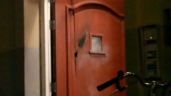 Weer explosie bij woning in Arnhem, voordeur beschadigd