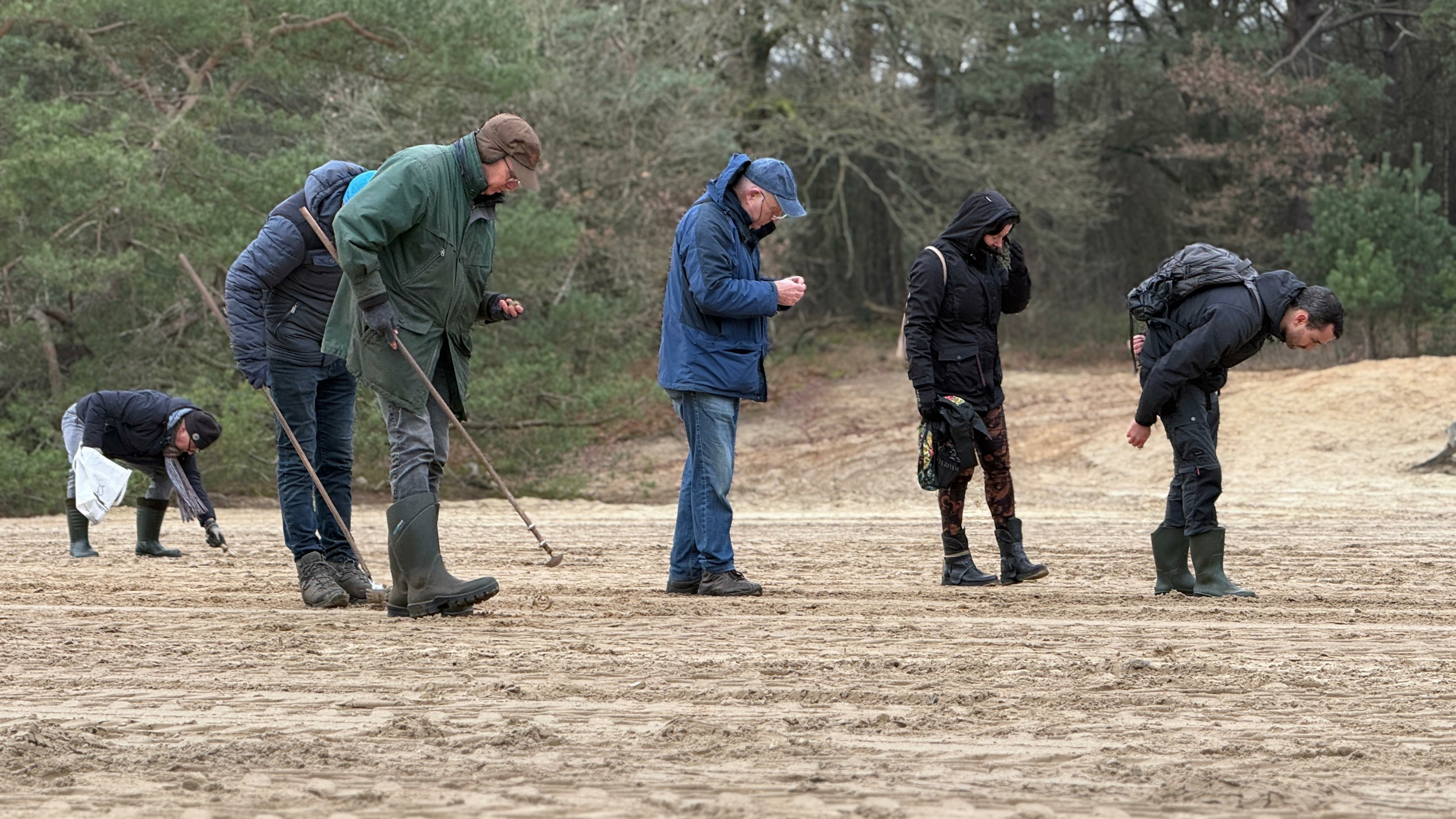 Op zoek naar bijzondere vuurstenen: 'Waarschijnlijk kunnen we spreken van een echte Neanderthaler vindplaats'