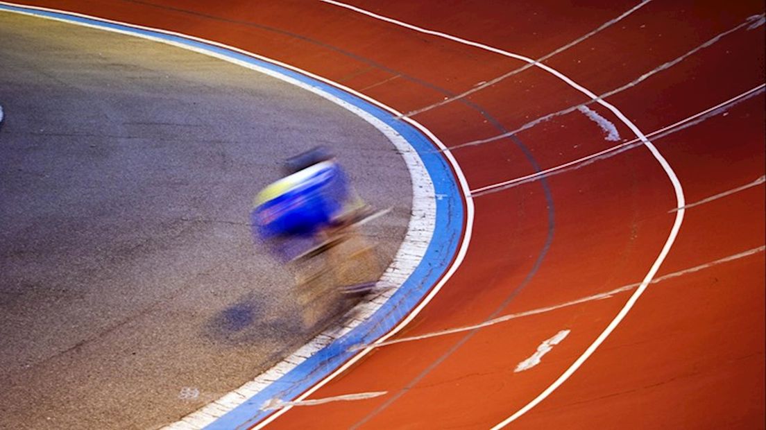 Geboren Geestenaar Theo (85) verpulvert werelduurrecord op de fiets