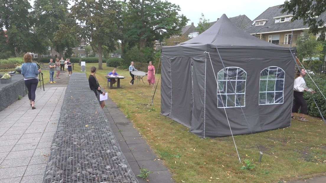 Deze tent voldoet als testlokatie in de achtertuin van Myosotis in Kampen