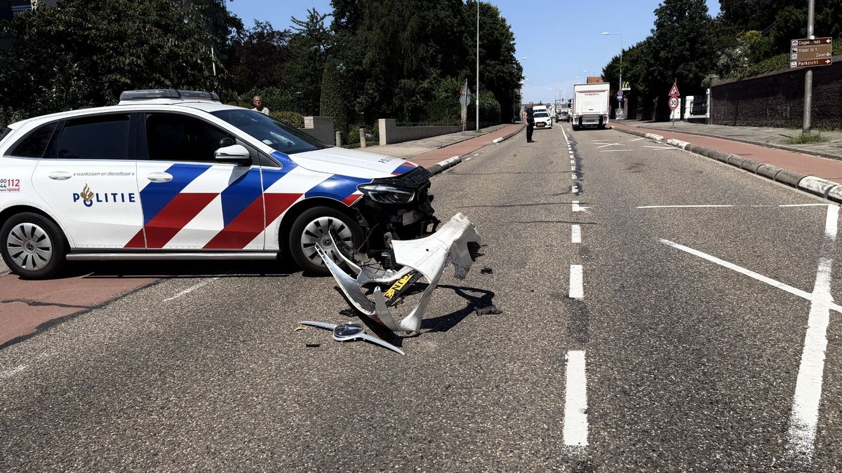 Politieagente raakt gewond bij aanrijding in Roermond