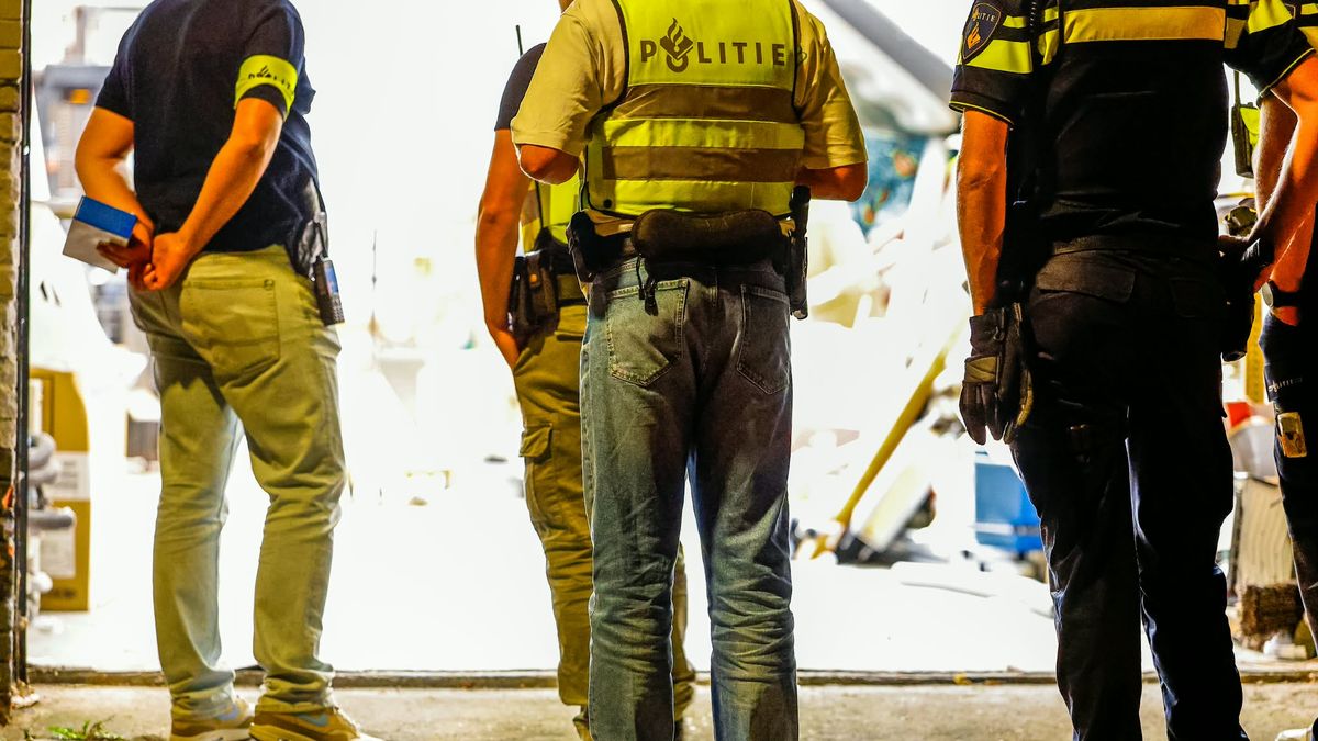 Drugslab opgedoekt in Enschede: politie met gasmaskers doet inval