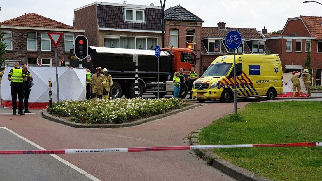 Vrouw overleden na aanrijding met vrachtwagen in Hengelo