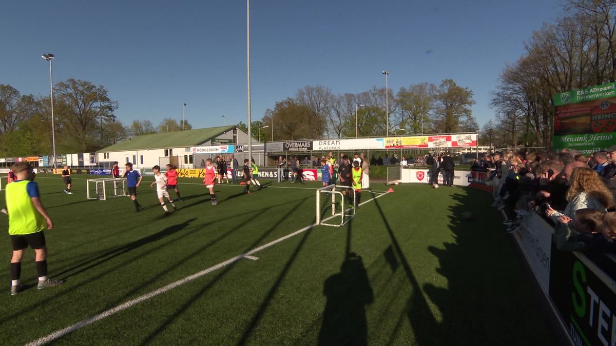 Koning bezoekt Heino.