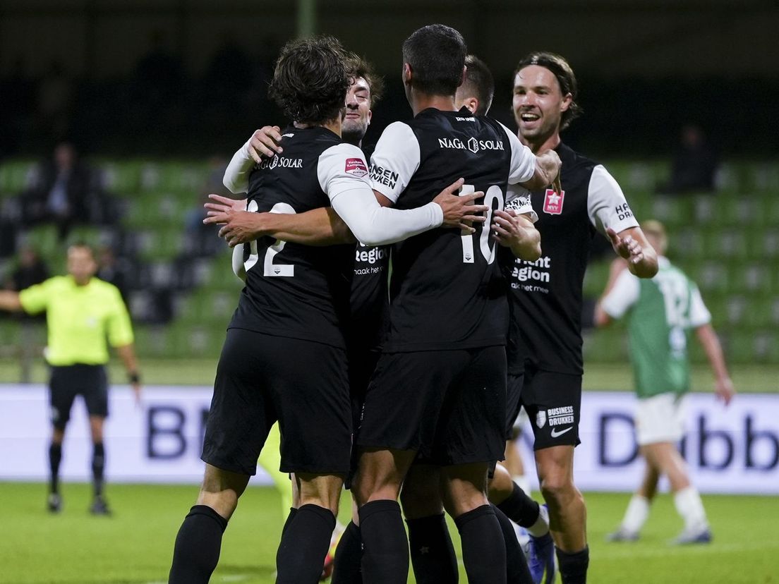 MVV viert het openingsdoelpunt tegen FC Dordrecht