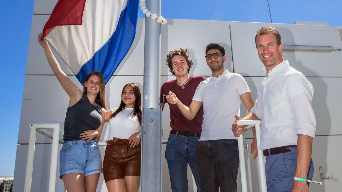 De geslaagde leerlingen met wethouder Hilbert Bredemeijer