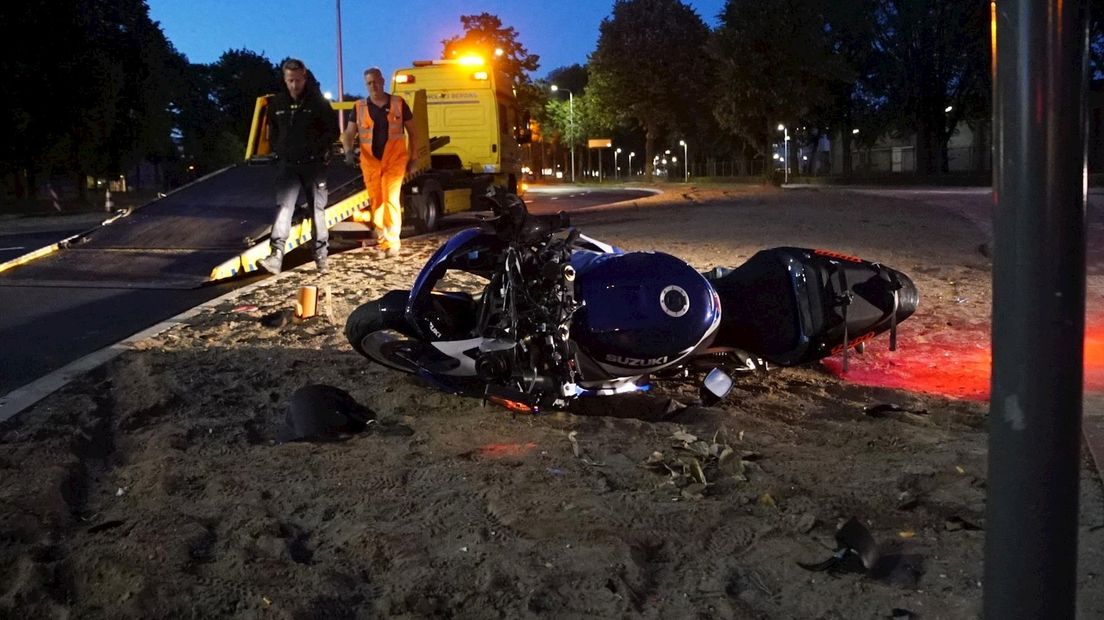 Motorrijder onderuit in Deventer