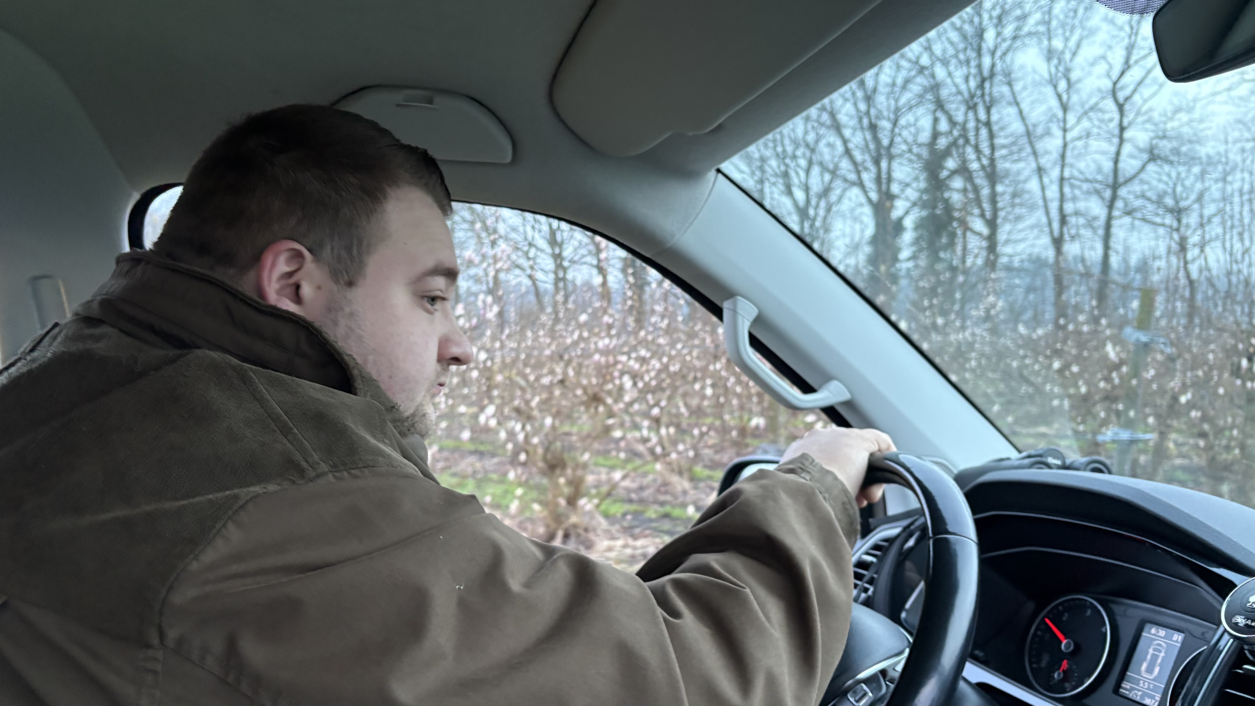 Op zoek naar reeën op het Sleenerzand, en dat gebeurt vanuit de auto om half zes 's ochtends: 'Ze zijn nu wakker'