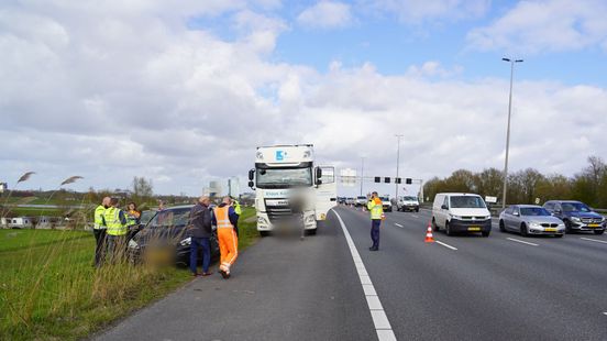 Auto en vrachtwagen botsen op A28