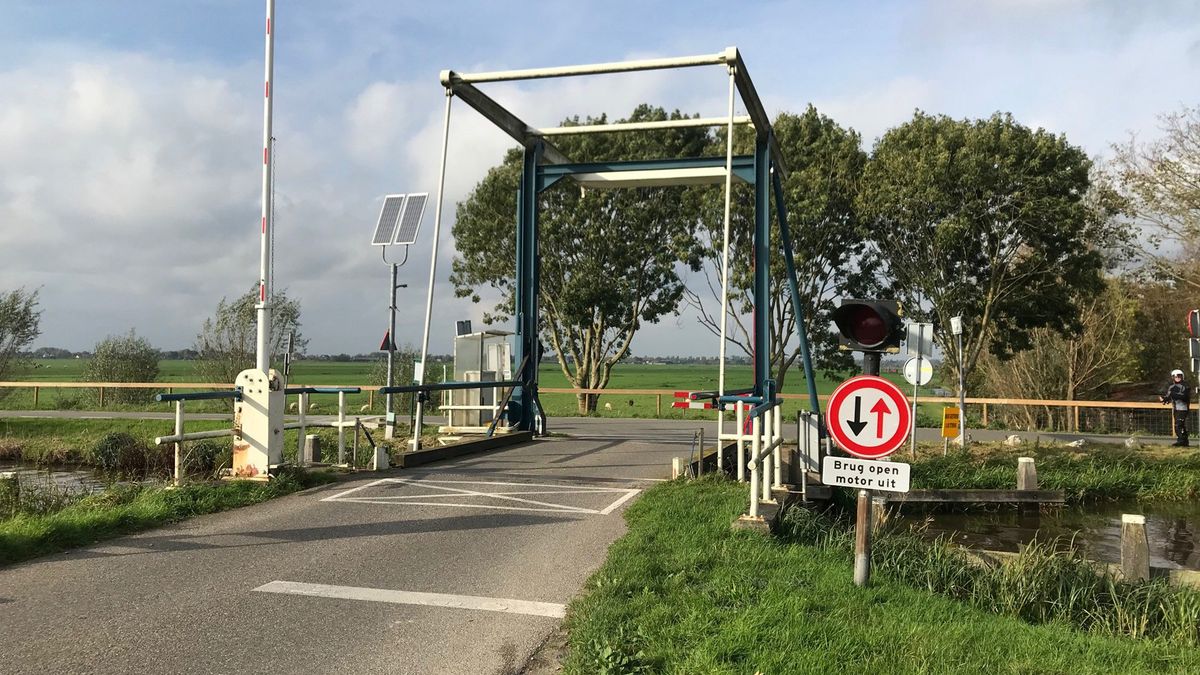 Gemeente wil weten wie brug Waverveen heeft kapotgemaakt
