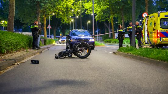 Jongen op fatbike gewond na aanrijding met auto in Rotterdam-Prins Alexander. Jongen op fatbike gewond na aanrijding met auto in Rotterdam-Prins Alexander.