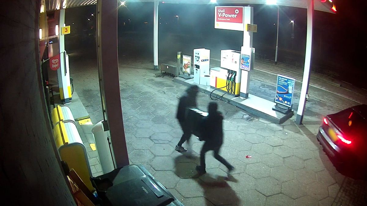 Inbrekers scheuren weg met complete kassa na nachtelijke kraak