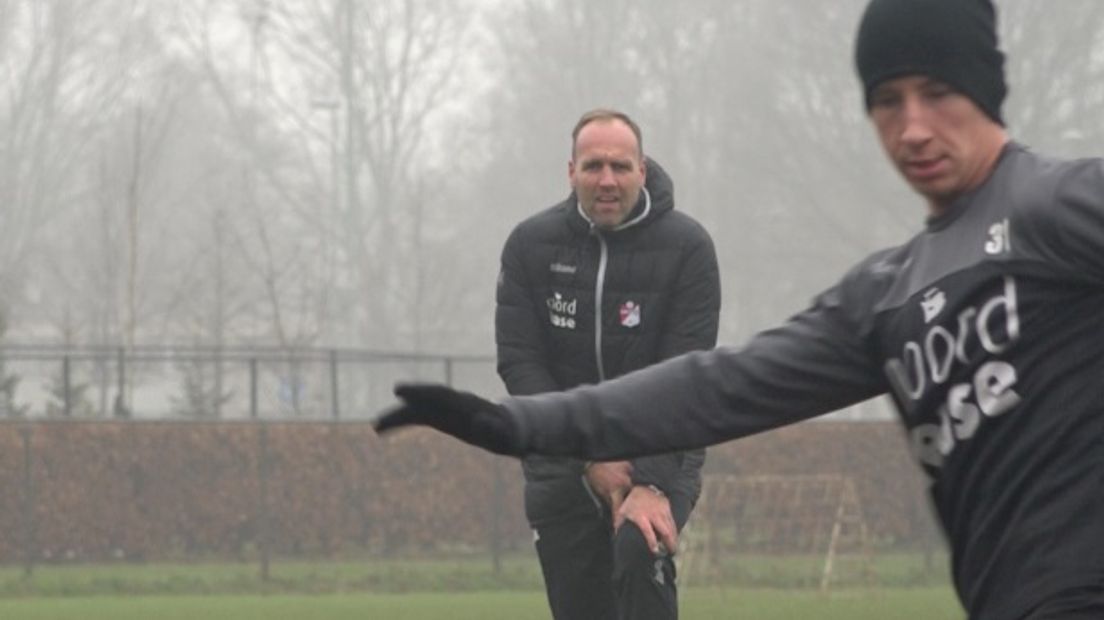 FC Emmen trainer Dick Lukkien (Rechten: RTV Drenthe)