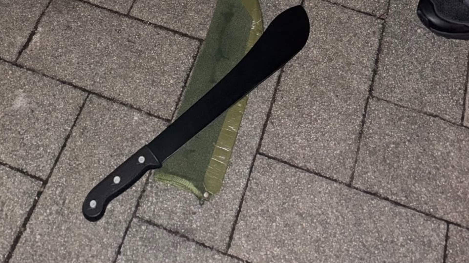 Aangetroffen machete bij fouillering