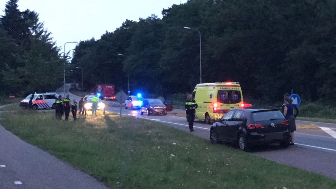 Een fietser is vrijdagavond ernstig gewond geraakt bij een aanrijding op de Ritzema Bosweg (N225) tussen Wageningen en Renkum.