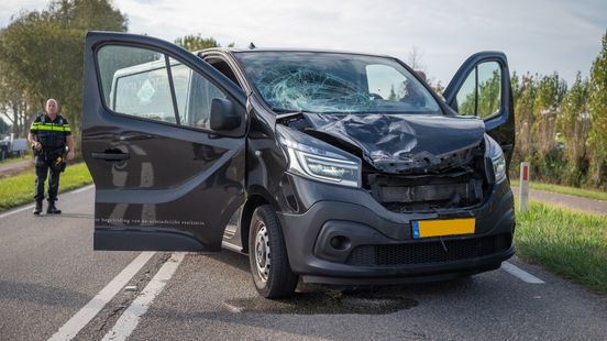 Fietser overleden na aanrijding met bestelbus | Drie gewonden bij grote vechtpartij. Fietser overleden na aanrijding met bestelbus | Drie gewonden bij grote vechtpartij.