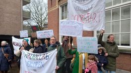 Protestmars ouders en jongeren in Zutphen: 'Houd Walhallab open'