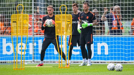 Zijn kinderen zien Mark Flekken liever niet naar WK voetbal gaan: 'Waarom moet papa zo lang weg?' Nieuws