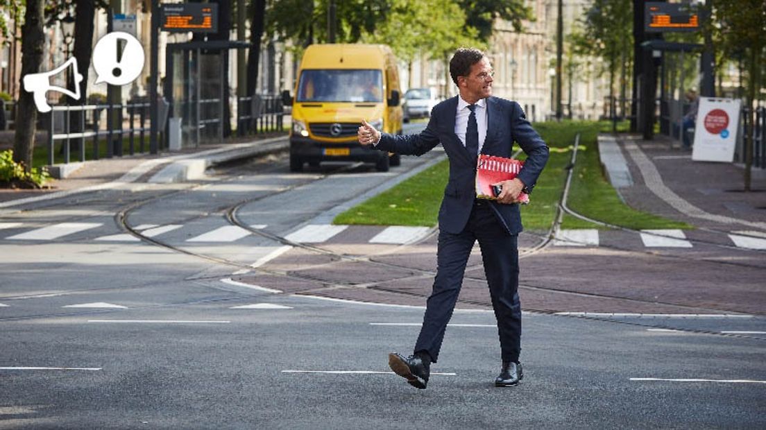 Mark Rutte komt aan bij het Johan de Witthuis voor de voortzetting van de kabinetsformatie na een korte zomervakantie (Rechten: ANP/Martijn Beekman)