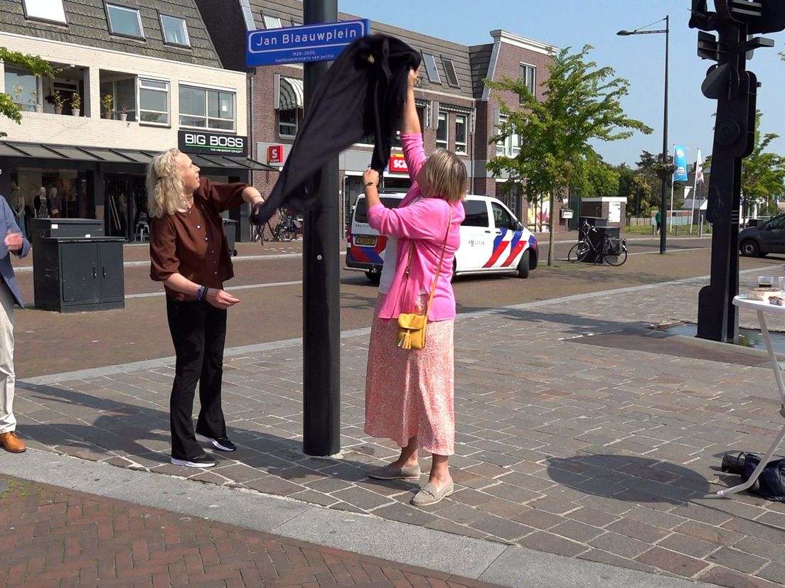 De onthulling van het Jan Blaauwplein