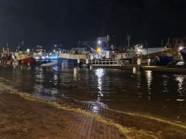 Kade Scheveningse haven ondergelopen door storm