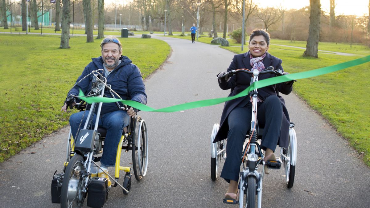 Eerste Mobilitheek Met Sporthulpmiddelen Voor Fysiek Beperkten Geopend In Zuiderpark