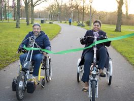 Eerste Mobilitheek met sporthulpmiddelen voor fysiek beperkten geopend in Zuiderpark