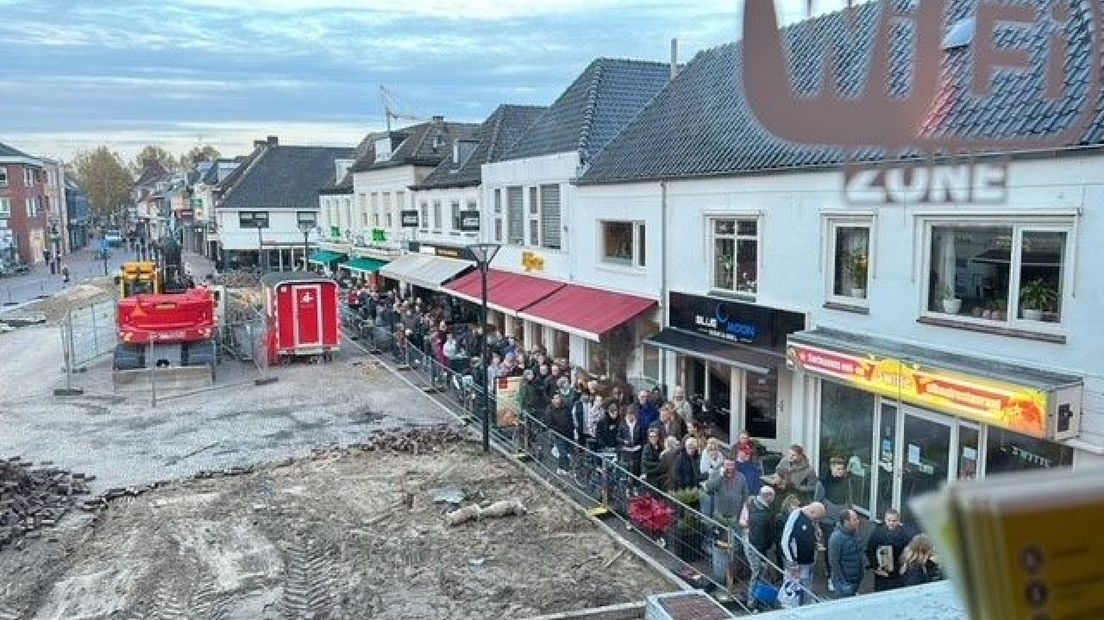Lang in de rij voor een gratis stoel in Zevenaar