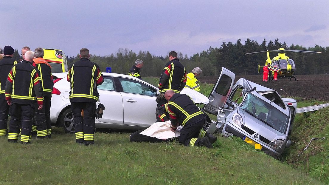 Ongeluk op de N34 (Rechten: Persbureau Meter)