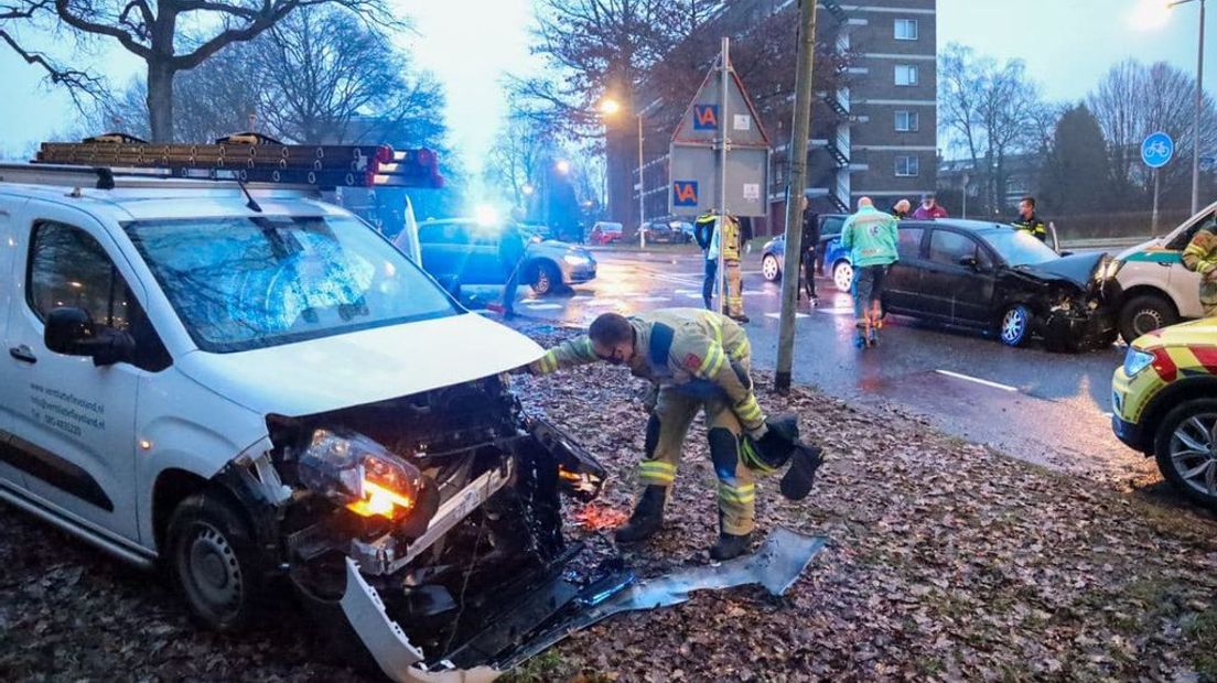 Drie voertuigen liepen schade op.