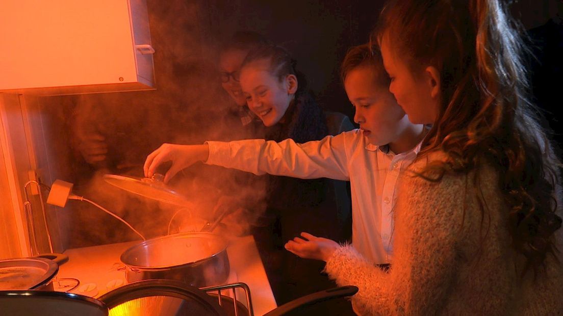 Deze leerlingen weten wat ze moeten doen bij een vlam in de pan