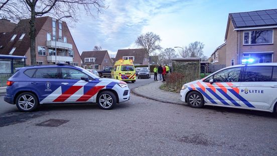 Fietser naar ziekenhuis door aanrijding in Eelde. Fietser naar ziekenhuis door aanrijding in Eelde.