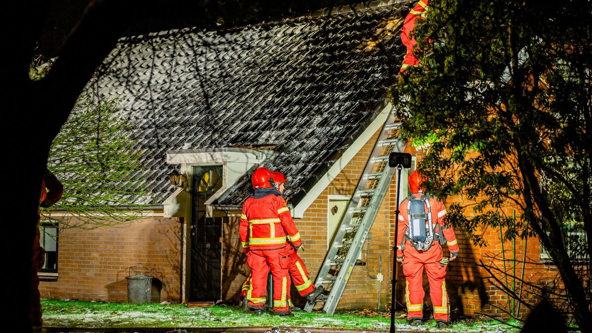 112-nieuws: Bus hangt boven Boterdiep na keeractie • Aanrijding bij Niebert