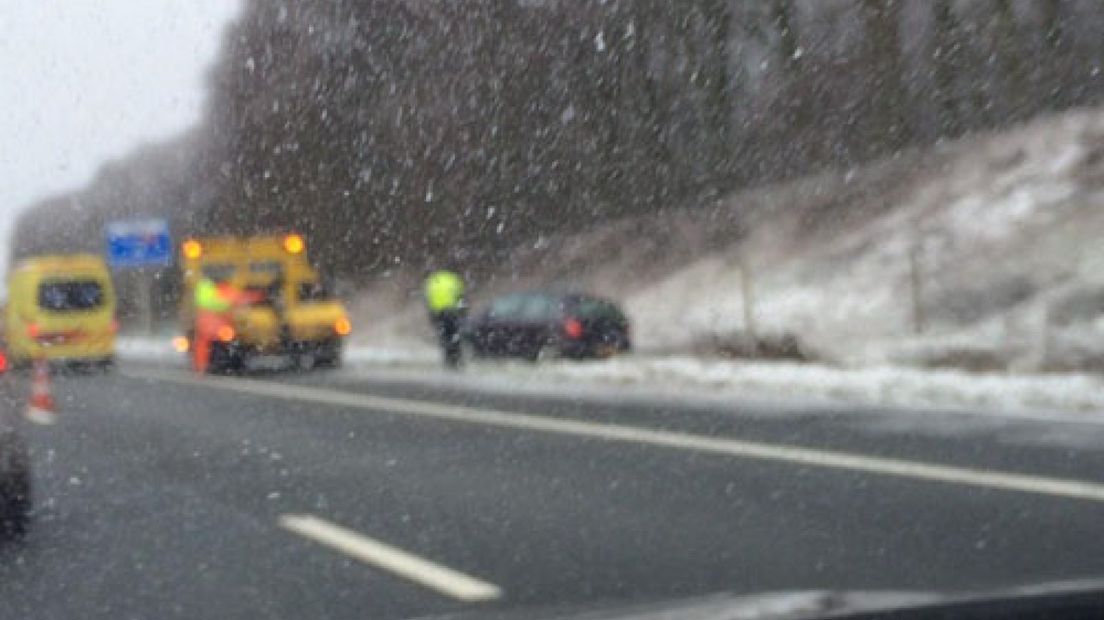 Auto over de kop op A12 bij Ede