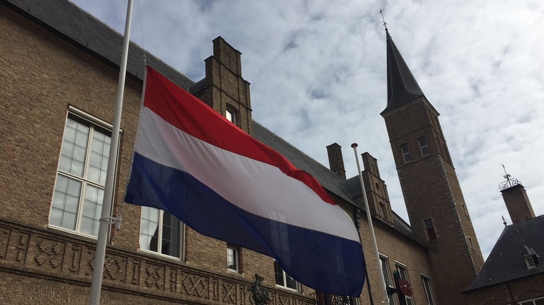 Vlag halfstok bij Provinciehuis Zeeland naar aanleiding van aanslag Utrecht