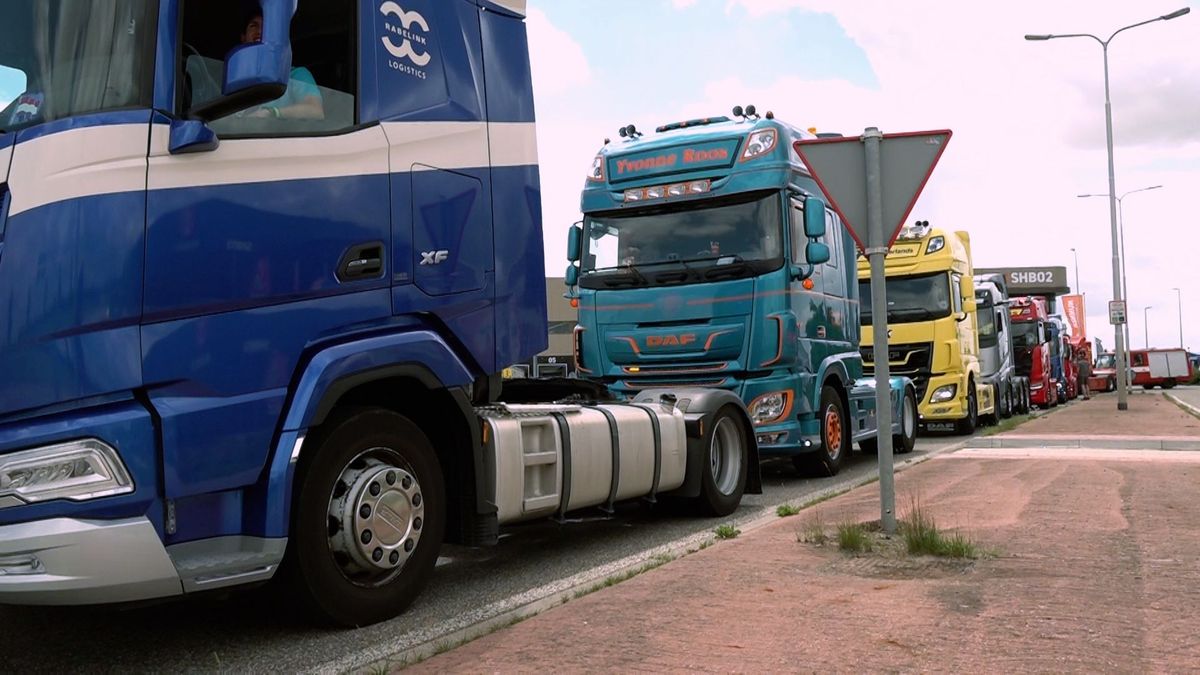 Rollator aan de kant en mee met de vrachtwagen