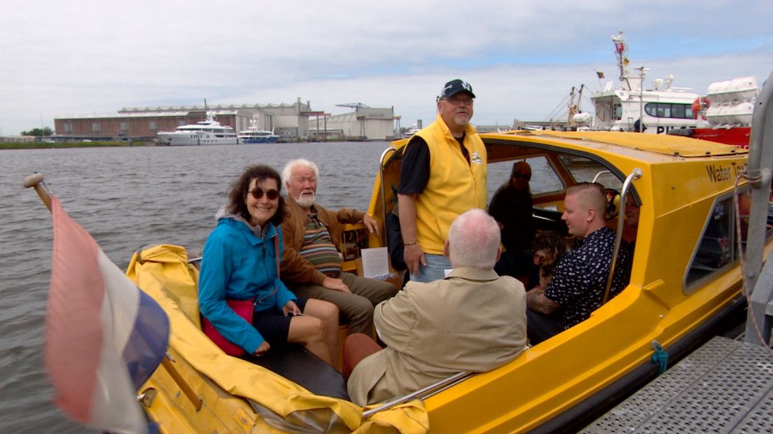 Ton van Nunen vaart ook vrijwillig op de watertaxi in Vlissingen en dat doet hij met plezier