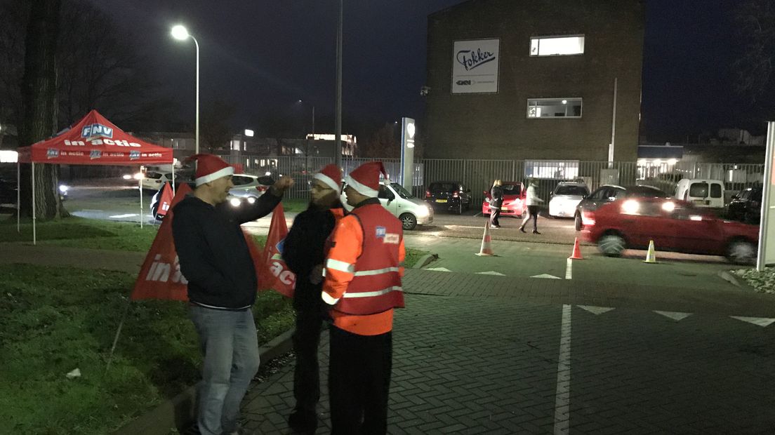 Directie Fokker Krijgt Kale Kerstboom Van Stakend Personeel Rtv Drenthe