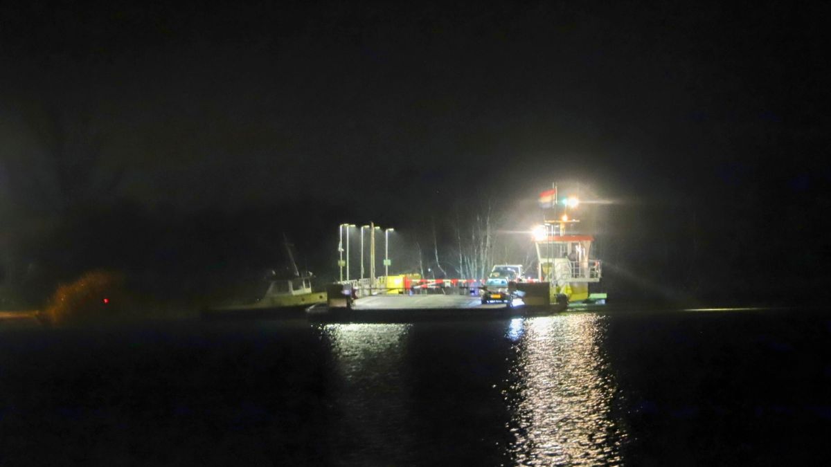 Pont tussen Eck en Wiel en Amerongen voorlopig uit de vaart na mogelijke aanvaring