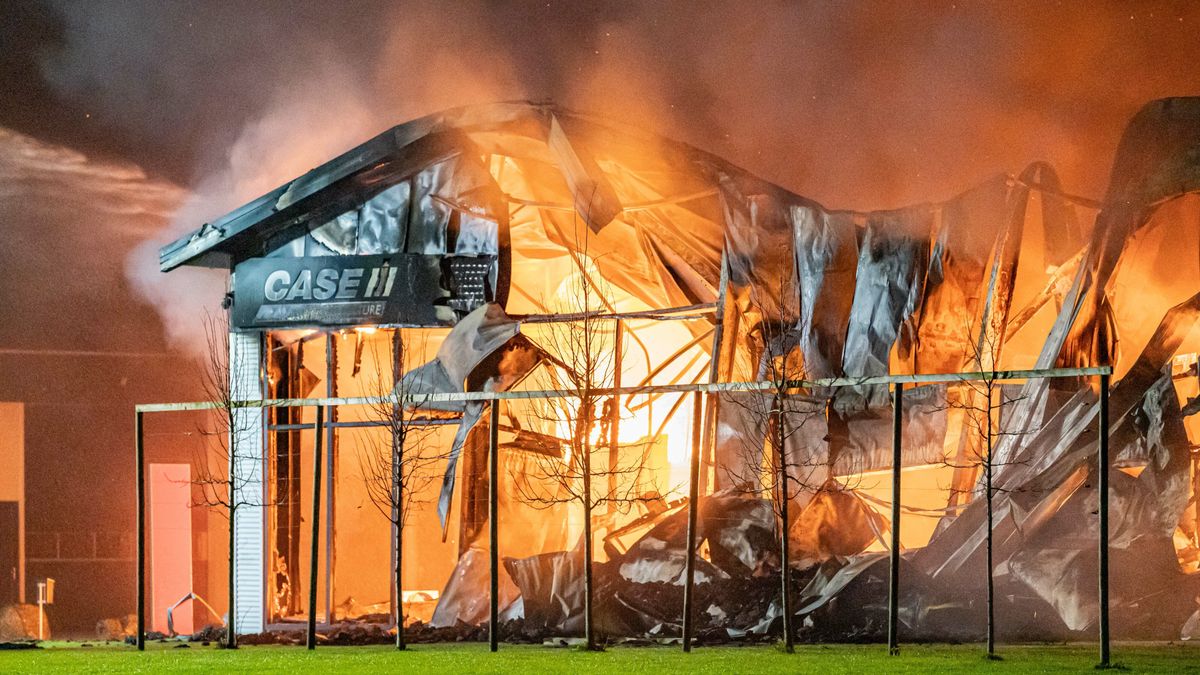 Motorrijder botst tegen auto bij Augustinusga | Leeuwarder (23) schiet met 3D-geprint pistool