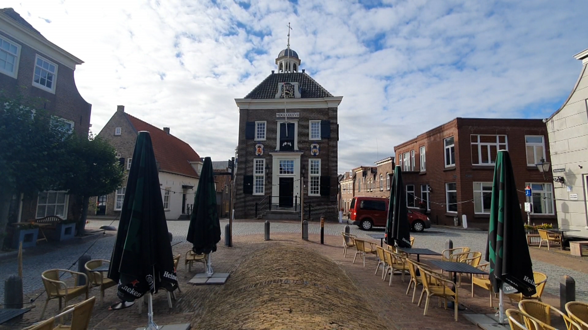 Zonnepanelen weggehaald in historisch Nieuwpoort 'Is een oude dakpan