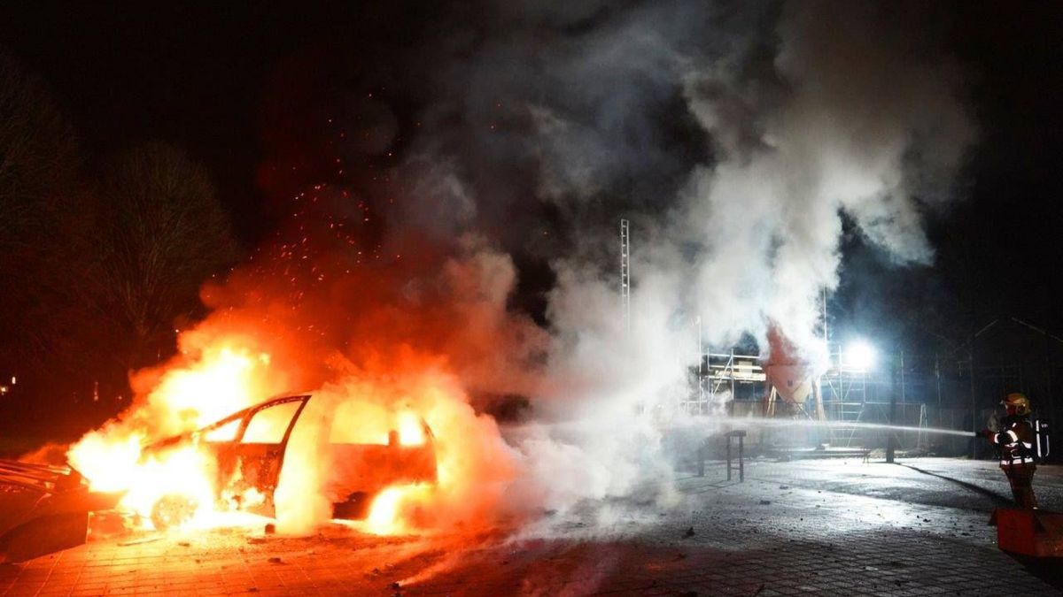 Auto explodeert in onrustig Kerkdriel