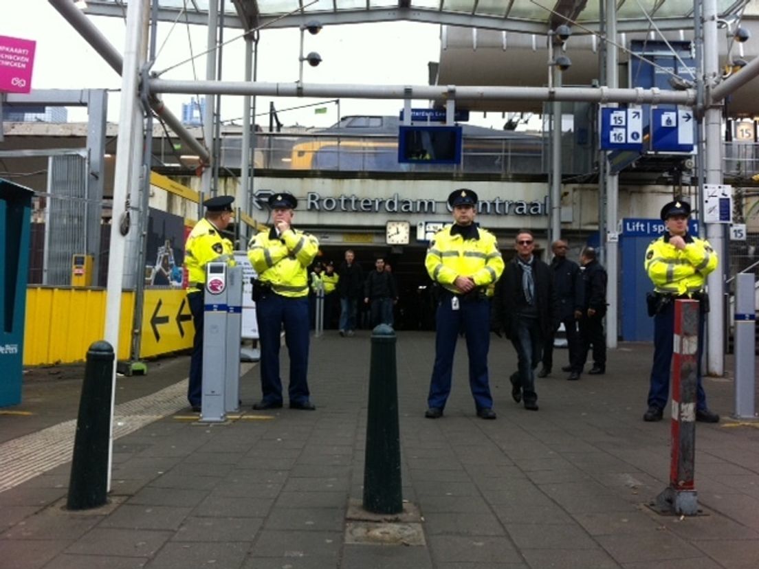 De politie oefent op het Centraal Station in Rotterdam