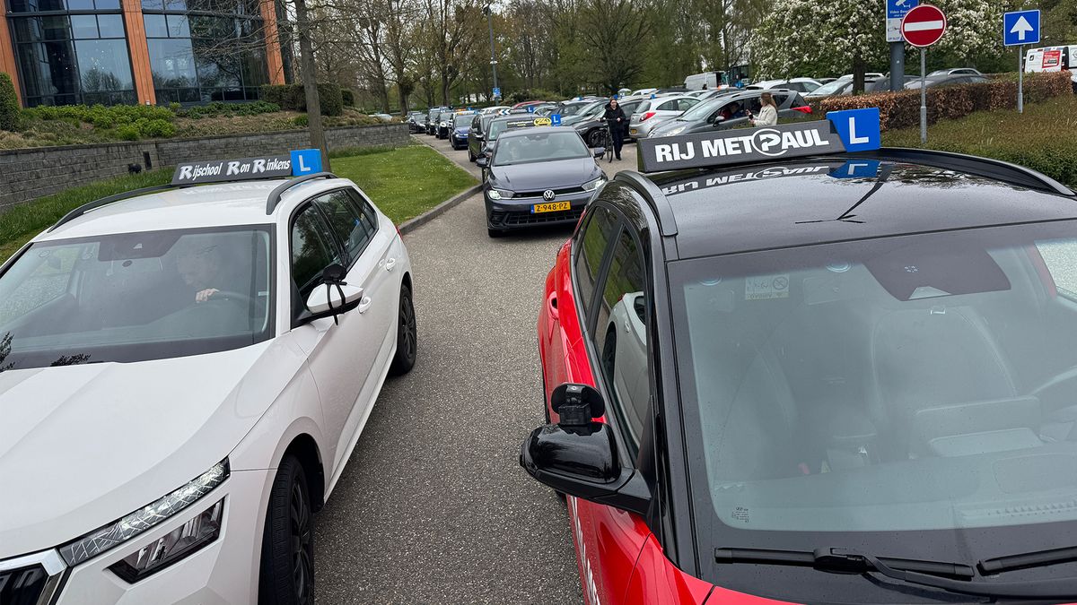 File van frustratie: lesauto’s protesteren tegen CBR-plannen over examenlocatie in Geleen