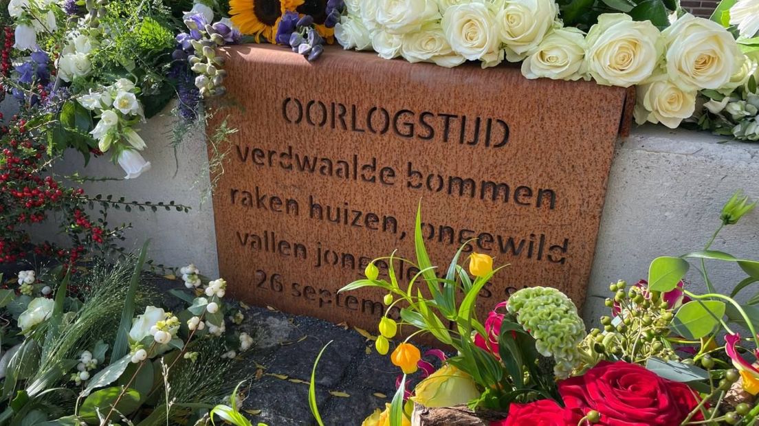 Het monument op het Jozef Israëlsplein voor het vergisbombardement in Groningen
