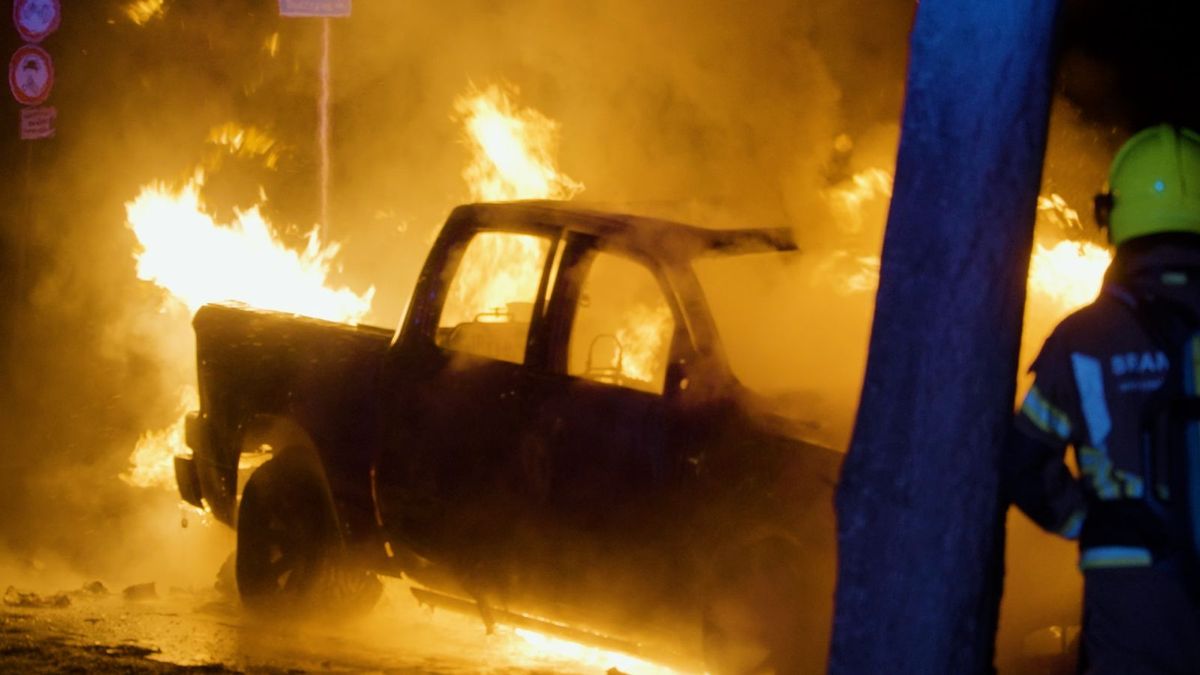 Auto gaat in vlammen op in Maastricht
