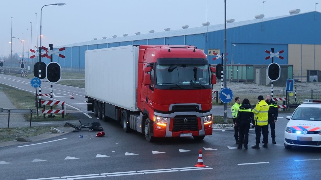 Fietser zwaargewond na botsing vrachtwagen bij Ritthem